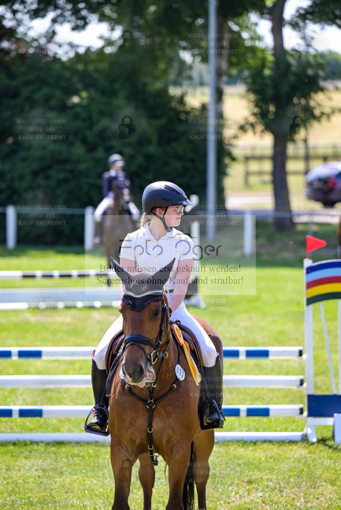 Reitturnier Voxtrup | Entdecke hochwertige Reitturnierfotos von Foto Oger. Professionell, emotional und authentisch – jetzt Lieblingsmomente im Shop bestellen. - Realisiert mit Pictrs.com