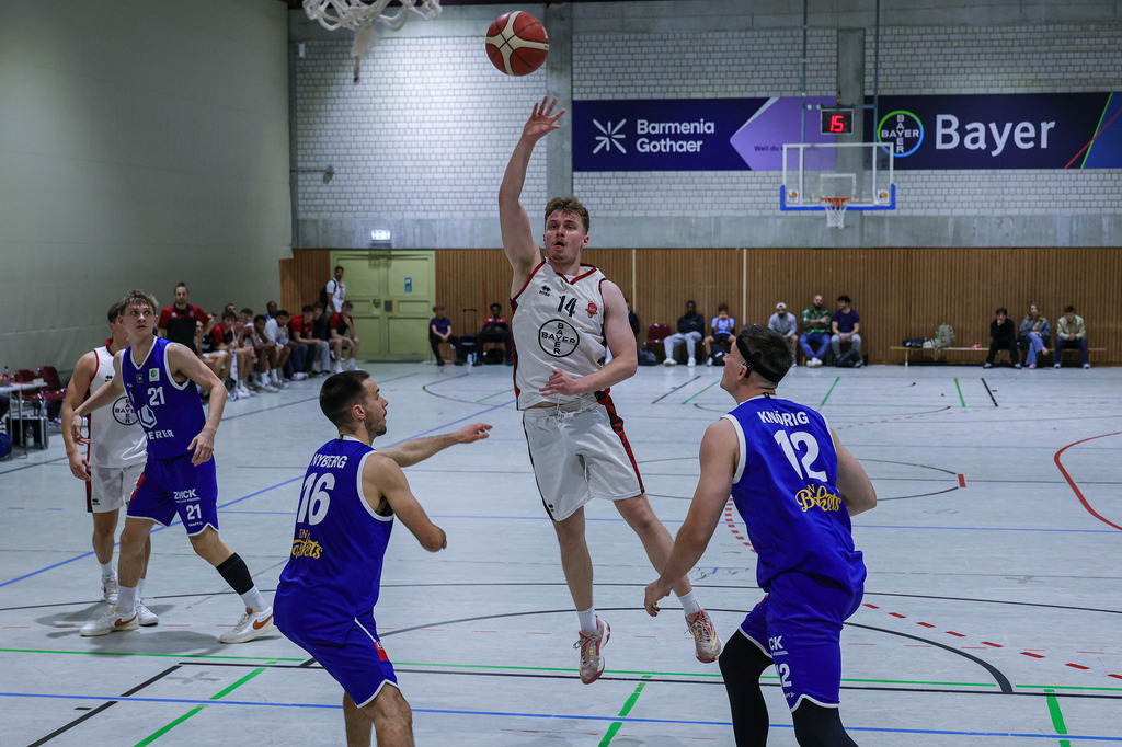 Regio Test BAYER GIANTS vs EN Baskets Schwelm-77 | Fotos von Basketballspielen aus dem Raum NRW fotografiert von Gero Mueller-Laschet und Daniel Schaefer - Realisiert mit Pictrs.com