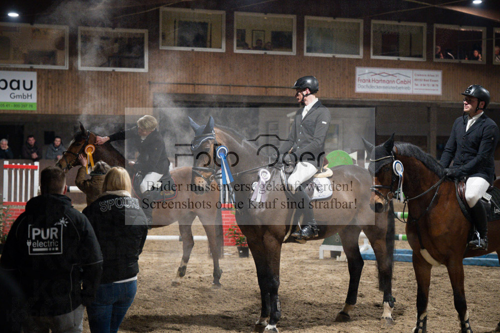Hallenreittunier Voxtrup 2023 | Entdecke hochwertige Reitturnierfotos von Foto Oger. Professionell, emotional und authentisch – jetzt Lieblingsmomente im Shop bestellen.Deutschlandweite Turnierfotografie. - Realisiert mit Pictrs.com
