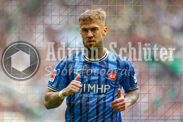 04.04.2026, GER, Fussball, Herren, 1. BL, Saison 2025/2026, Borussia Mönchengladbach - 1. FC Heidenheim | Niklas Dorsch (Heidenheim) schaut 