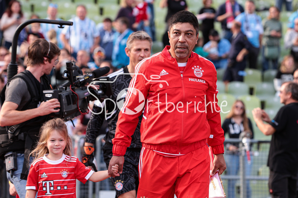 FC Bayern Muenchen - TSV 1860 Muenchen | Giovanne Elber (FCB #9) in Aktion