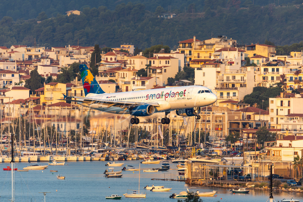 097 | Buy high-quality aviation and travel photography prints by professional photographer Timo Breidenstein. Authentic images, professionally printed, worldwide shipping. - Realisiert mit Pictrs.com