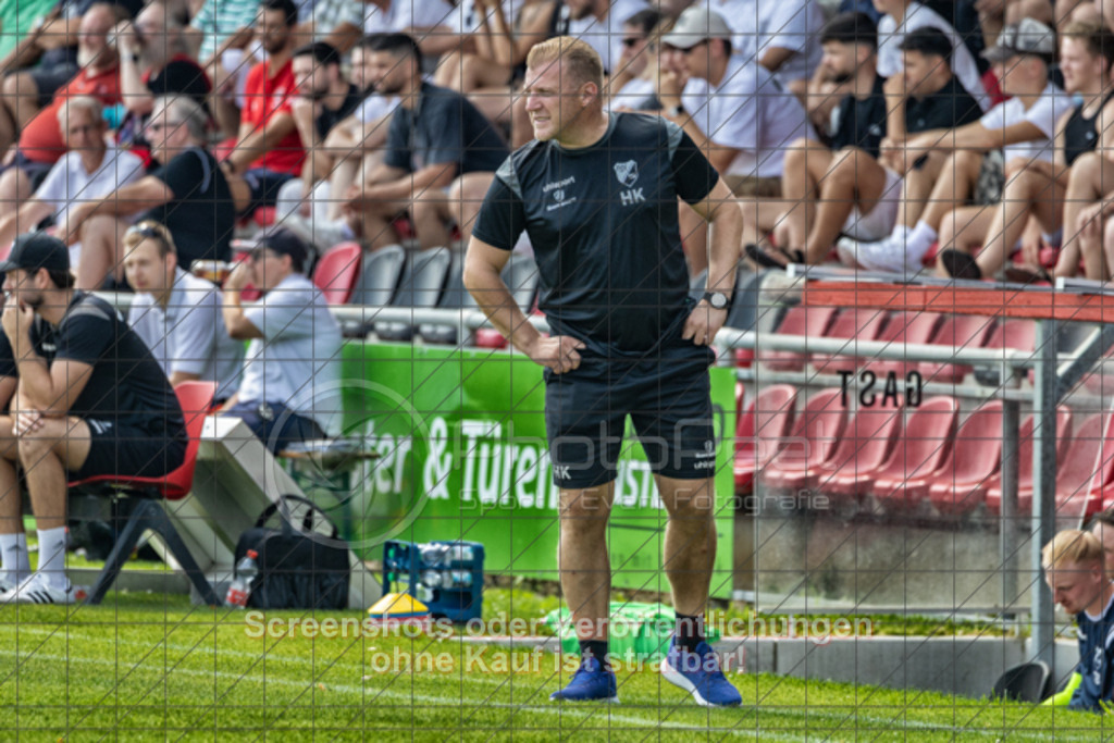 20250816_141026_0216-Bearbeitet | #,1.Göppinger SV (rot) vs. FSV 08 Bietigheim-Bissingen (blau), Fußball, Oberliga BW, wfv, 03. Spieltag, Saison 2025/2026, Rasensportplatz Stadion SV Göppingen, Hohenstaufenstr. 116, 73033 Göppingen, 16.08.2025 - 14:00 Uhr,Foto: PhotoPeet-Sportfotografie/Peter Harich