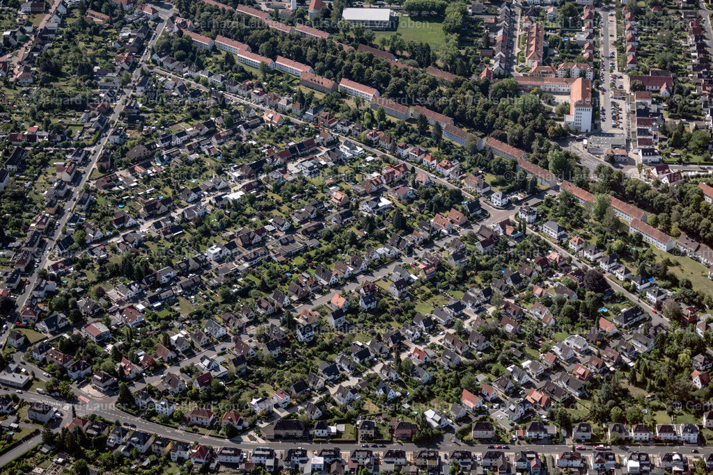 4035155 | BRAUNSCHWEIG 31.07.2020 Wohngebiet einer Einfamilienhaus- Siedlung an der St.-Wendel-Straße in Braunschweig im Bundesland Niedersachsen, Deutschland. // Single-family residential area of settlement in Brunswick in the state Lower Saxony, Germany. Foto: Gerhard Launer