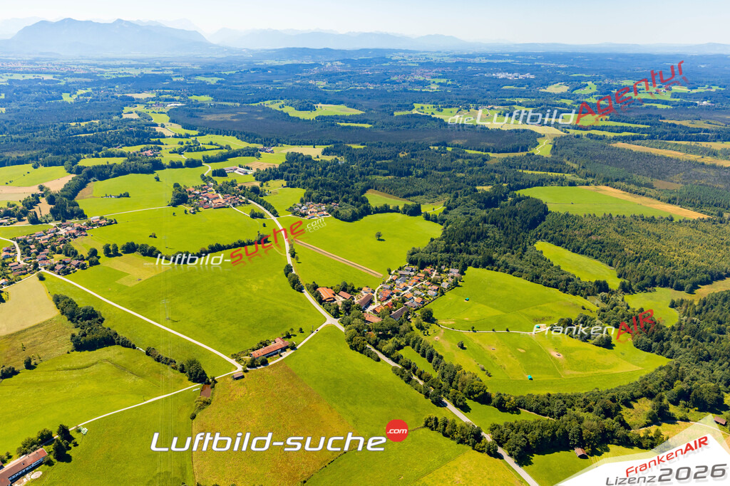 Schrägluftbild  Höfen  Königsdorf - Das Luftbild wurde 2025 vom UL-Flugzeug heraus erstellt ( keine Drohne ) - Hochauflösende Luftaufnahme -Nicht vergleichbar mit Google Maps oder Satelittenbilder- Die Geschenkidee !Mit Lizenz und Bildrechte bestellbar