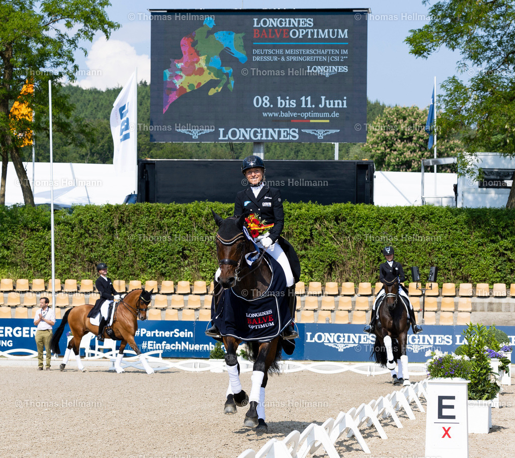 TH_279-KLIMKE Ingrid (GER)_ First Class 92_8742 | Longines Balve Optimum 2023 am 09.06.23 in Balve, Schloss Wocklum, Thomas Hellmann, 279KLIMKE Ingrid (GER), First Class 92