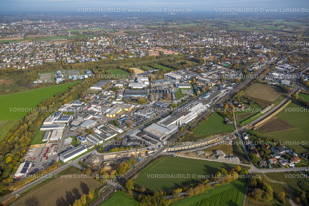 Kamen221012695 | Luftbild, Südkamener Spange, Baustelle mit Neubau,  Anschluss an Dortmunder Straße und Westicker Straße, geplantes Baugebiet am Gewerbegebiet Hemsack, altes Sportzentrum, Kamen, Ruhrgebiet, Nordrhein-Westfalen, Deutschland