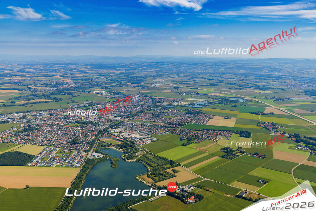 Luftaufnahme von  Pocking - Die Luftaufnahme wurde 2025 vom UL-Flugzeug heraus erstellt ( keine Drohne ) - Hochauflösende Luftaufnahme - für professionelle Ausdrucke geeignet. Die Geschenkidee !Mit Lizenz und Bildrechte bestellbar