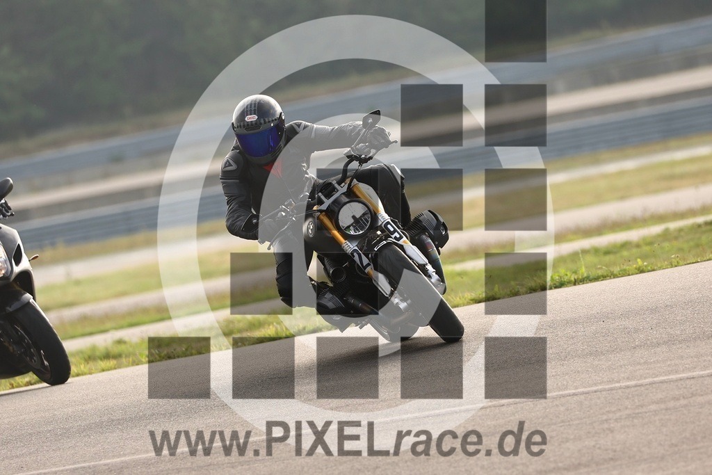 0229-20250919_11539 | Schöne Erinnerungen an spannende Momente - das festzuhalten ist unser Job. PIXELrace.de ist seit 2003 auf den Rennstrecken Europas unterwegs um die Action draußen beim Fahren und die wunderbare Stimmung imm Fahrerlager für euch einzufangen.