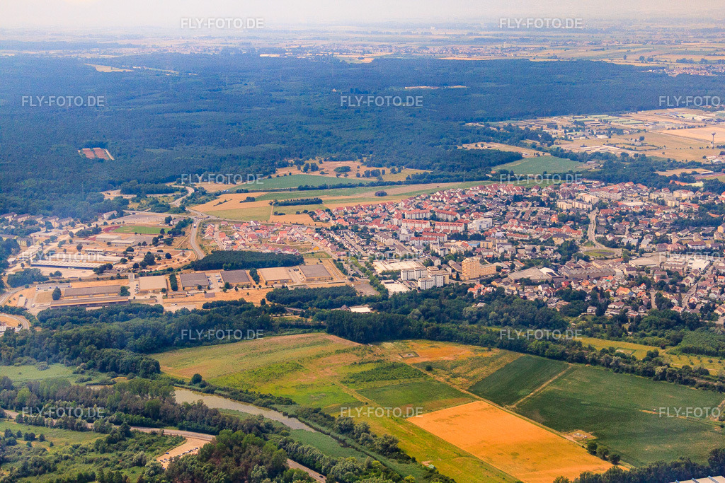 Stadtansicht aus Südosten | Luftbild: Stadtansicht aus Südosten in Germersheim im Bundesland Rheinland-Pfalz in Deutschland. Foto: IMG_29806.jpg vom 02.07.2010 durch Werner Riehm/FLY-FOTO.de - Realisiert mit Pictrs.com