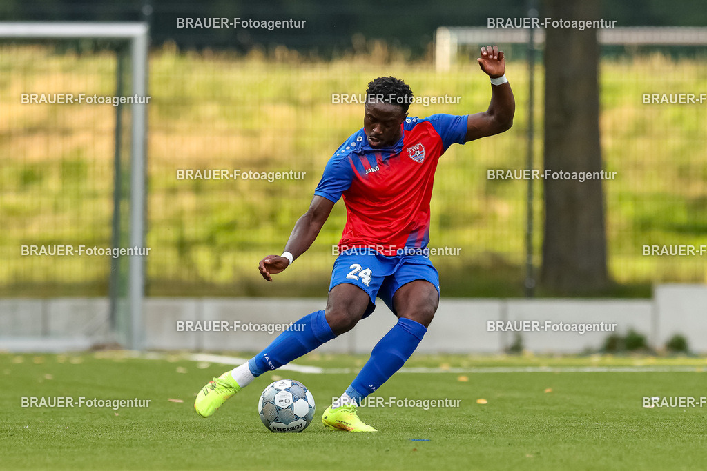 1_KFCWAT_20250723_0358.JPG -  - KFC Uerdingen - SG Wattenscheid 09 - Testspiel | Krefeld, Deutschland, 23.07.25: Kingsley Helmut Marcinek (KFC Uerdingen) in Aktion, am Ball, Einzelaktion waehrend des Testspiel Spiels zwischen KFC Uerdingen - SG Wattenscheid 09 in der Covestro Sportpark am 23. July 2025 in Krefeld, Deutschland. (Foto von Stefan Brauer/Brauer-Fotoagentur)