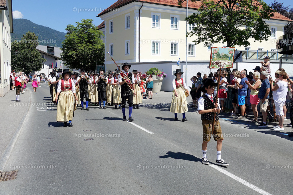 news-2022-Juli17-Musikumzug-Reutte-DSD03340-Heiterwang | Info aus dem Bezirk Reutte/Ausserfern Tirol sowie eine umfangreiche Bilddatenbank über die gesamte Region: Lechtal, Talkessel Reutte, Tannheimertal, Zwischentoren. Lech, Plansee, Zugspitze, Grenztunnel, B179, Fernpassstraße, Verkehr, Lawinen, Tradition, - Realisiert mit Pictrs.com