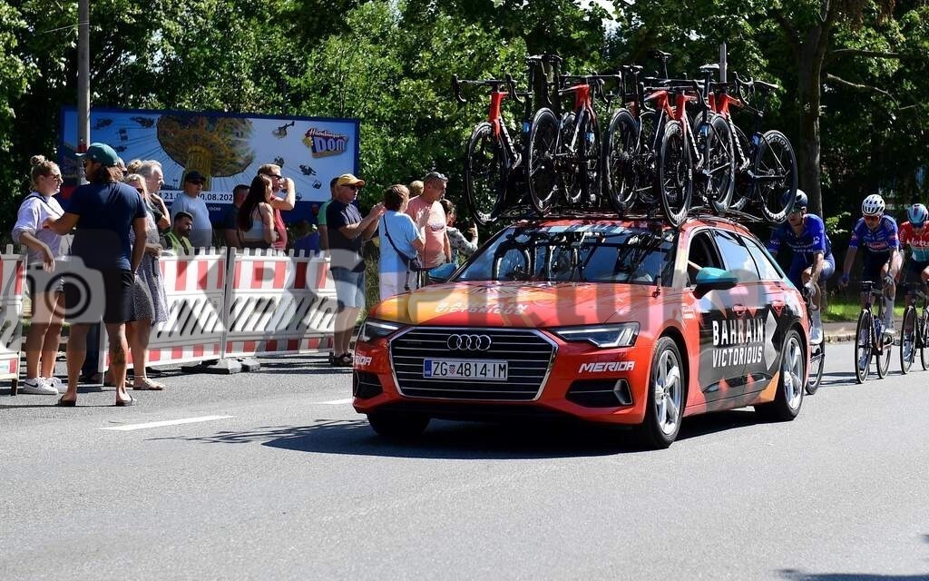 KBS Picture_Cyclassics-Hamburg2023_200823_060 | Cyclassics auf der Pinneberger Strasse in Rellingen , Serviceauto Team Bahrain ,Bemer Cyclassics Hamburg Radrennen 2023 , Durch Hamburg und Schleswig-Holsten ,UCI-WorldTour-Rennen Profi-Elite Herren ca.200KM , Amateurradfahrer Jedermann Rennen 60KM ,Amateurradfahrer Jedermann Rennen 100KM , - Realisiert mit Pictrs.com