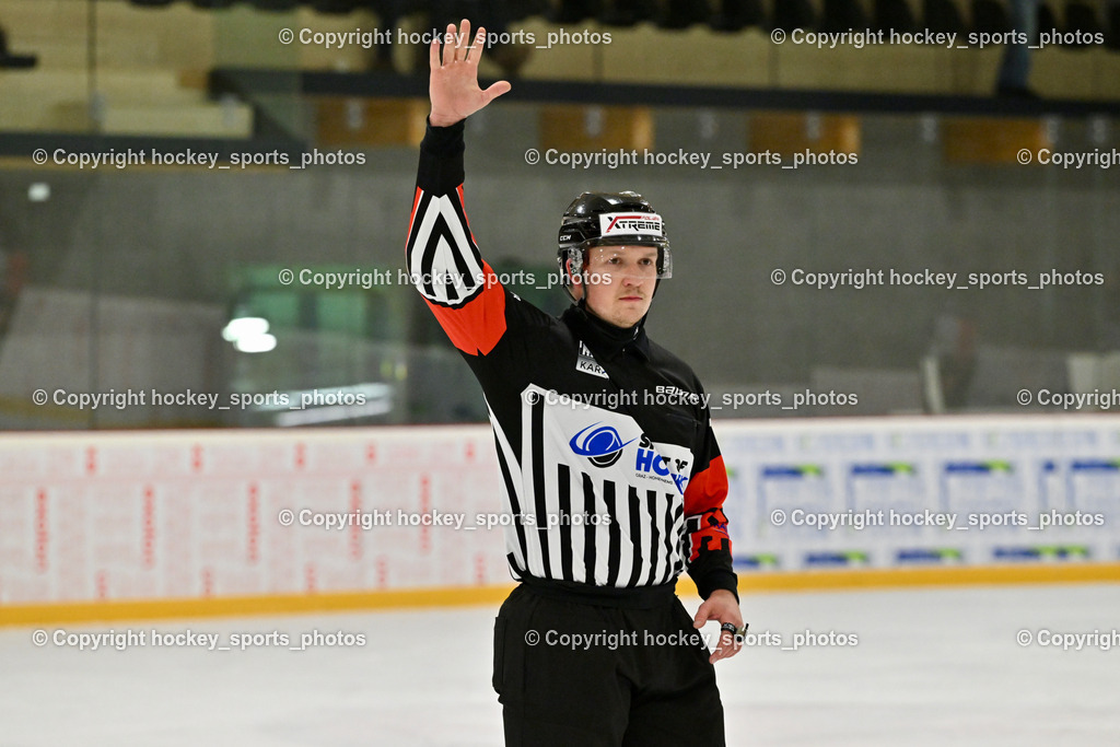ESV FERLACH vs. ESC SOCCERZONE STEINDORF | UNTERWEGER Dominik Referee, ESV FERLACH vs. ESC SOCCERZONE STEINDORF, ESV FERLACH vs. ESC SOCCERZONE STEINDORF am 22.11.2024 in Ferlach (Eishalle Ferlach ), Austria, (Photo by Bernd Stefan)
