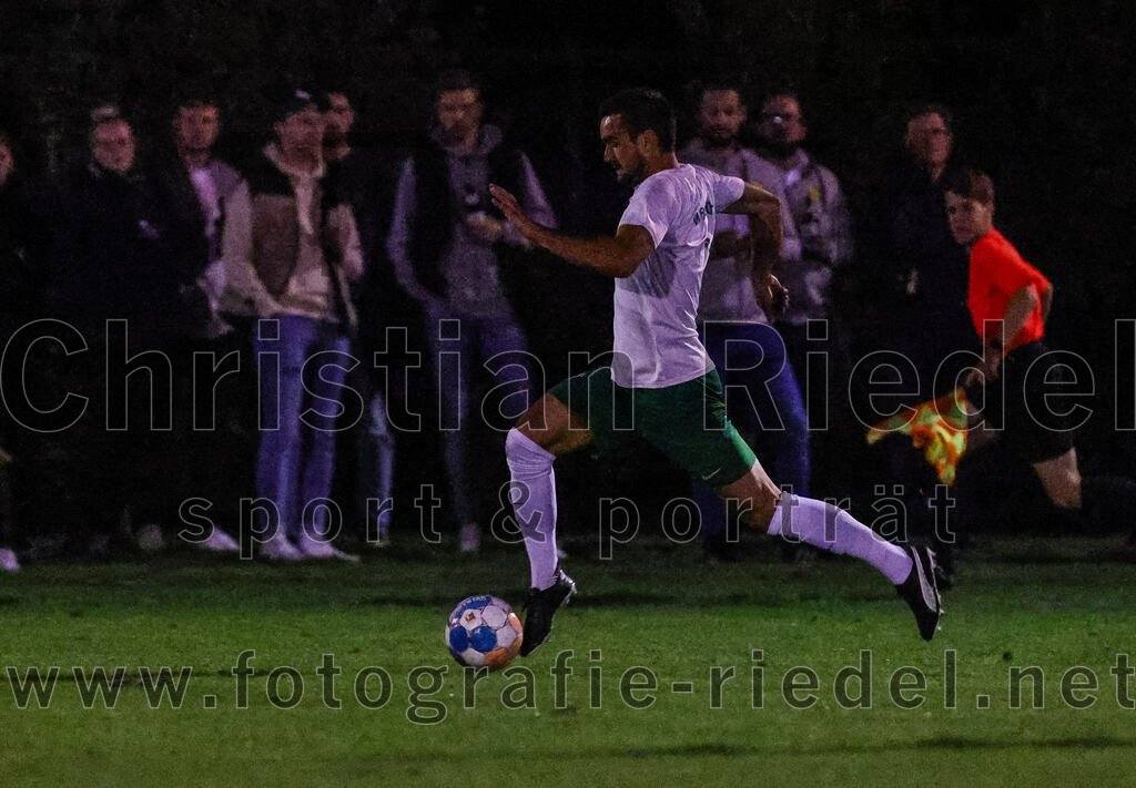2023-09-15_035_FC_Moosinning_gegen_SV_Waldperlach | Moosinning, Deutschland, 15.09.2023:
Fußball, Bezirksliga Oberbayern Ost 2023 / 2024, 9. Spieltag, FC Moosinning gegen SV Waldperlach, Endergebnis: 0:1

Julius Becker (SV Waldperlach, #7)

Foto: Christian Riedel / fotografie-riedel.net