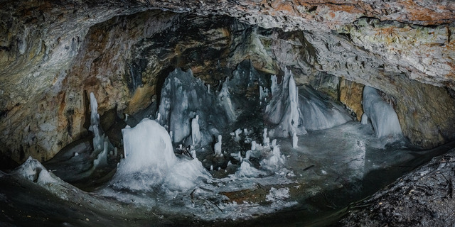 RO_Scarisoara_Cave_4500px_shortside