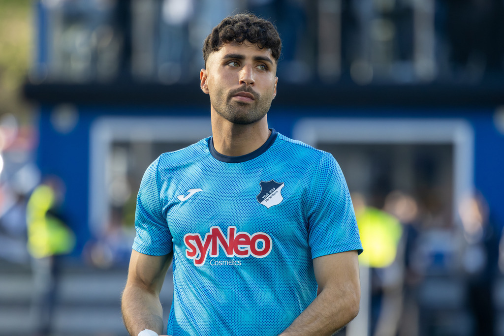 Fußball 3. Liga, Saison 2025/26, 32. Spieltag: Waldhof Mannheim gegen TSG Hoffenheim II | Fußball 3. Liga, Saison 2025/26, 32. Spieltag: Waldhof Mannheim gegen TSG Hoffenheim II***Nader El-Jindaoui (30, TSG Hoffenheim) beim Warm-Up - Realisiert mit Pictrs.com