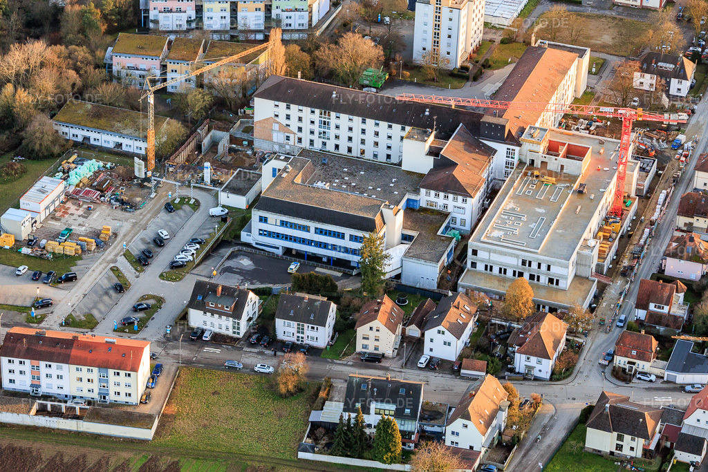 Luftbild: Baustelle zur Erweiterung der Asklepios Südpfalzklinik Kandel in Kandel im Bundesland Rheinland-Pfalz in Deutschland. Foto: IMG_153118.jpg vom 07.02.2026 durch Werner Riehm/FLY-FOTO.deAsklepios Südpfalzklinik Kandel - Asklepios Südpfalzklinik Kandel