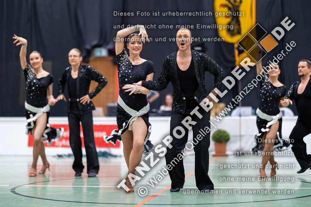 20230325-10400 | Hier finden Sie Tanz Bilder vom Latein und Standard Formationen tanzen. Sportbilder vom Tanzsport. Schöne Fotos und von Weltmeisterschaft, Europameisterschaft, Bundesliga, Regionalliga, Oberliga und Landesliga sowie von GOC Stuttgart, DanceComp, WM Bremen