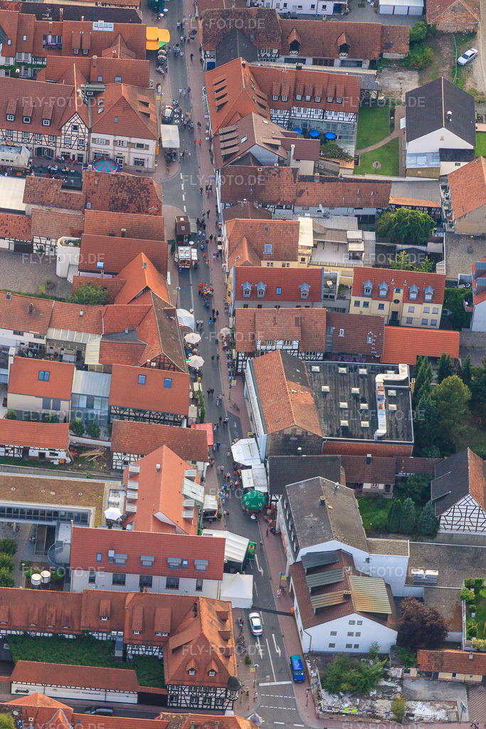 Luftbild: Stadtfest 2011 in der Hauptstr in Kandel im Bundesland Rheinland-Pfalz in Deutschland. Foto: IMG_44978.jpg vom 03.09.2011 durch Werner Riehm/FLY-FOTO.de