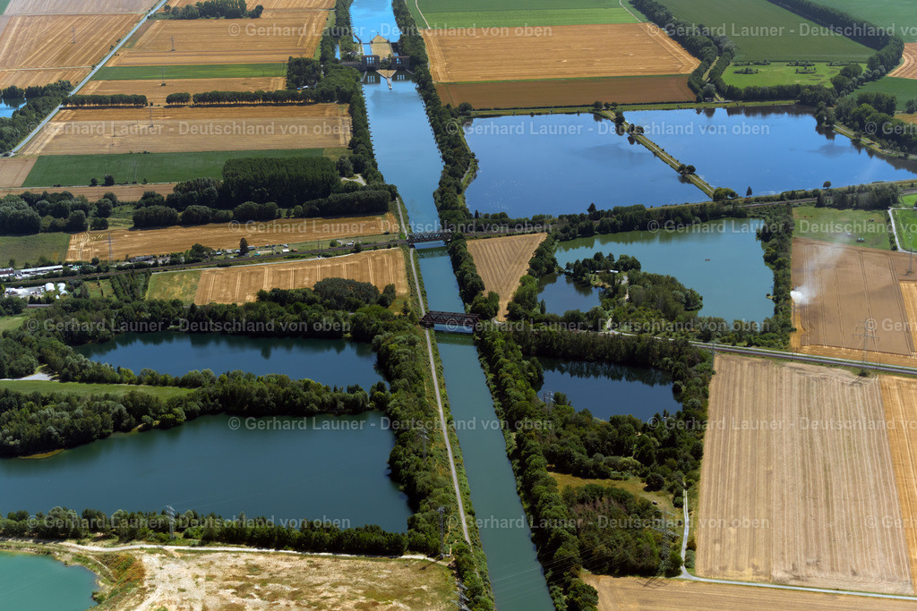 4036069 | Eisenbahnbrücken über den Stichkanal Salzgitter bei Großgleidingen GROß GLEIDINGEN 31.07.2020 Kanalverlauf und Uferbereiche des Verbindungs- Kanales Stichkanal Salzgitter in Groß Gleidingen im Bundesland Niedersachsen, Deutschland. Weiterführende Informationen bei: Wasserstraßen- und Schifffahrtsverwaltung des Bundes, Außenbezirk Brohl. // Canal course and shore areas of the connecting canal Sticjkanal Salzgitter in Gross Gleidingen in the state Lower Saxony, Germany. Further information at: Wasserstrassen- und Schifffahrtsverwaltung des Bundes, Aussenbezirk Brohl. Foto: Gerhard Launer