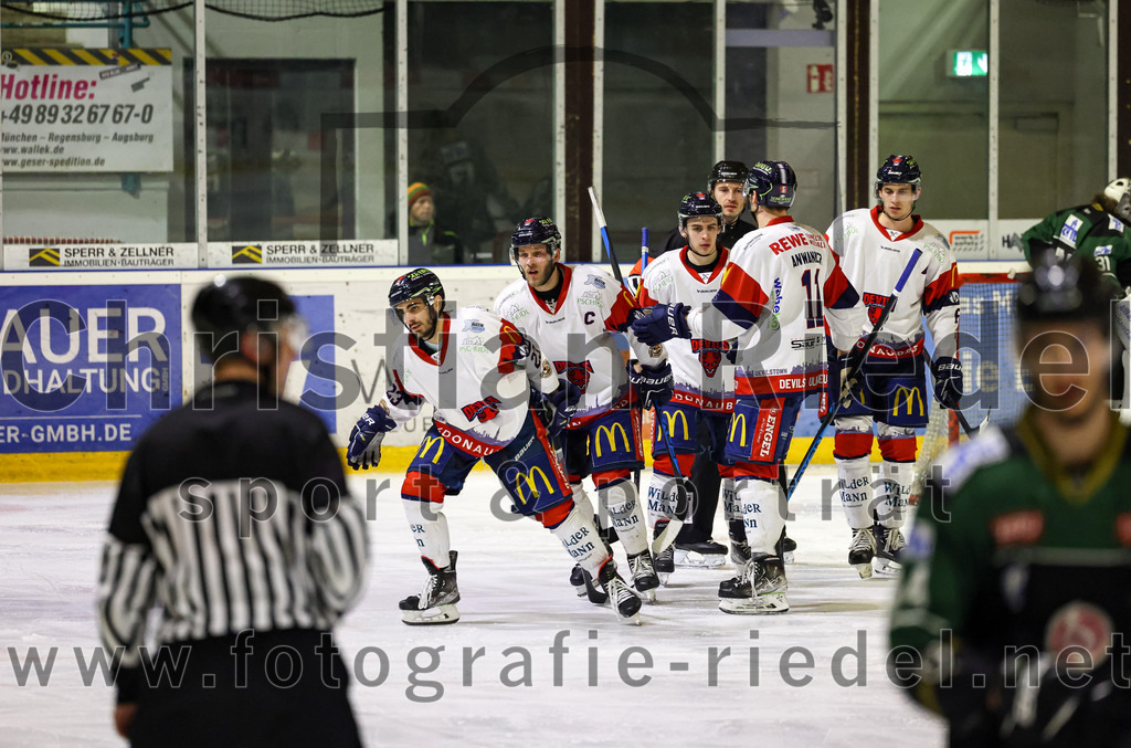 2023-01-13_089_TSV_Erding_gegen_VfE_Ulm-Neu-Ulm | Erding, Deutschland, 13.01.2023:
Eishockey, Bayernliga 2022 / 2023, 27. Spieltag, TSV Erding gegen VfE Ulm/Neu-Ulm, Endergebnis: 6:1

Stefan Rodrigues (VfE Ulm/Neu-Ulm e. V., #23), Felix Anwander (VfE Ulm/Neu-Ulm e. V., #11)

Foto: Christian Riedel / fotografie-riedel.net