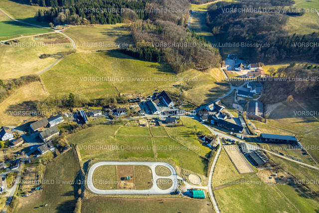Lennestadt250309491Obermelbecke | Luftbild, Quinkenhof Reitanlage, Pferdekoppel in Melbecke, Lennestadt, Sauerland, Nordrhein-Westfalen, Deutschland