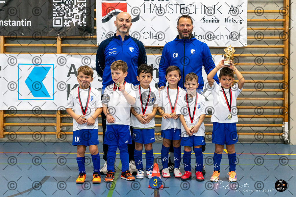 20251123_20251123_FCR-Hallenturnier-G_014-8 | Sport und Naturfotografie von Roberto Esposito zeigt echte Momente Bewegung und die Schönheit der Natur. Ausdrucksstarke Bilder schaffen Emotionen.
