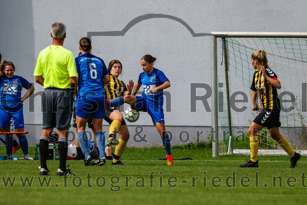 2023-09-03_121_Teamware_Cup_2023 | Oberding, Deutschland, 03.09.2023:
Fußball, TS Teamwear Cup 2023, Vorrunde, FC Schwaig gegen FC Langengeisling, Endergebnis: 

Foto: Christian Riedel / fotografie-riedel.net