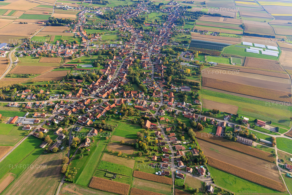 Aerial view: View of the town from the north in Seebach in the state Bas-Rhin, France.Photo: IMG_150116.jpg taken on 10/11/2025 by Werner Riehm/FLY-FOTO.comResolution of the original: 6000 x 4000 px