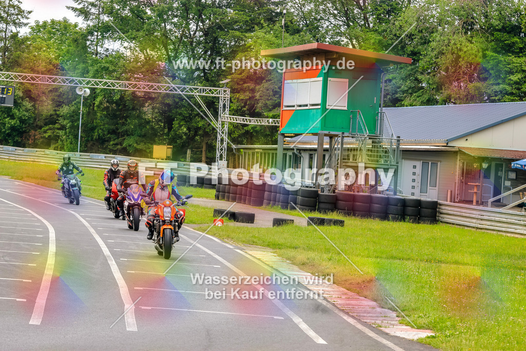 VBK-7824 | Hier findet Ihr Bilder von Touristenfahrten auf der Nürburgring Nordschleife oder von anderen Veranstaltungen die ich besucht habe. Viel Spass beim Durch Schauen 