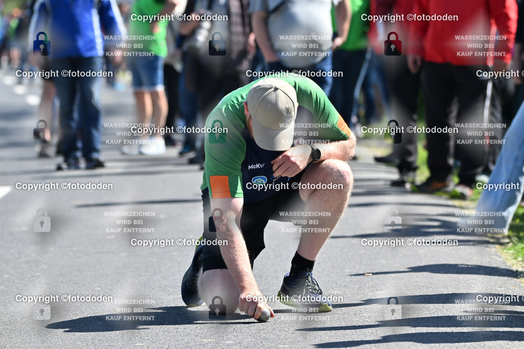DSC_4793 | Die Eisenkugel wurde vor dem Wurd angeraut