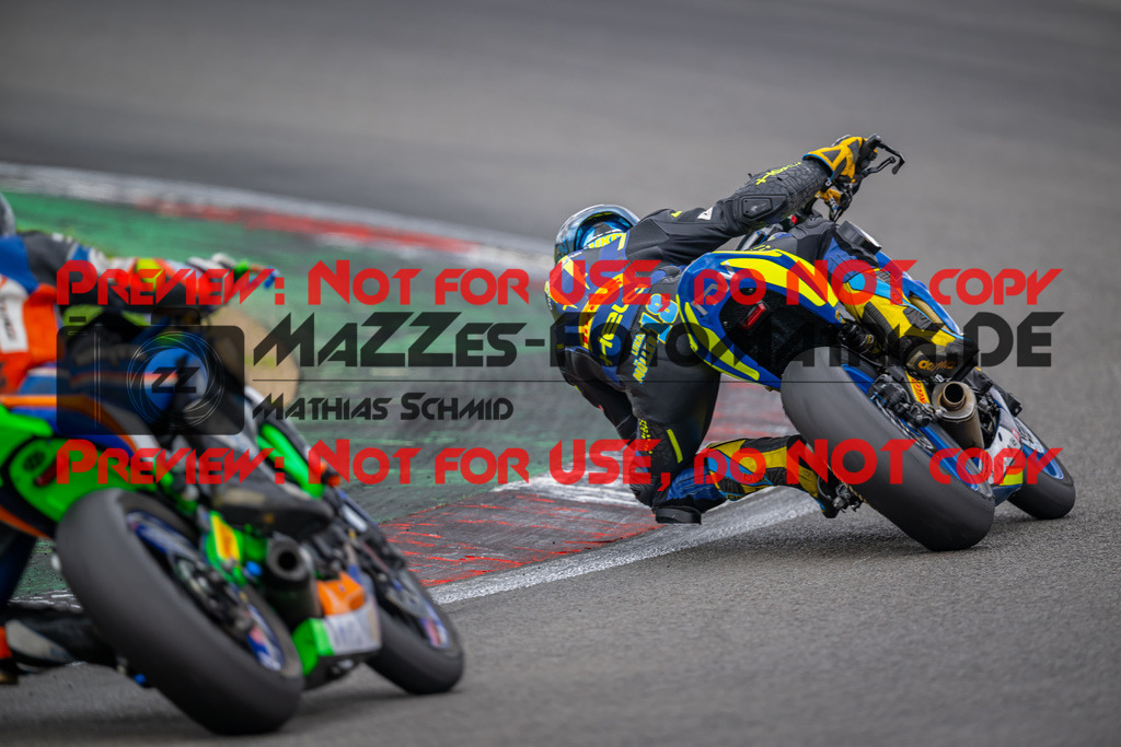 MaZZes-Fotomatrix-20260904-634643 | TWIN