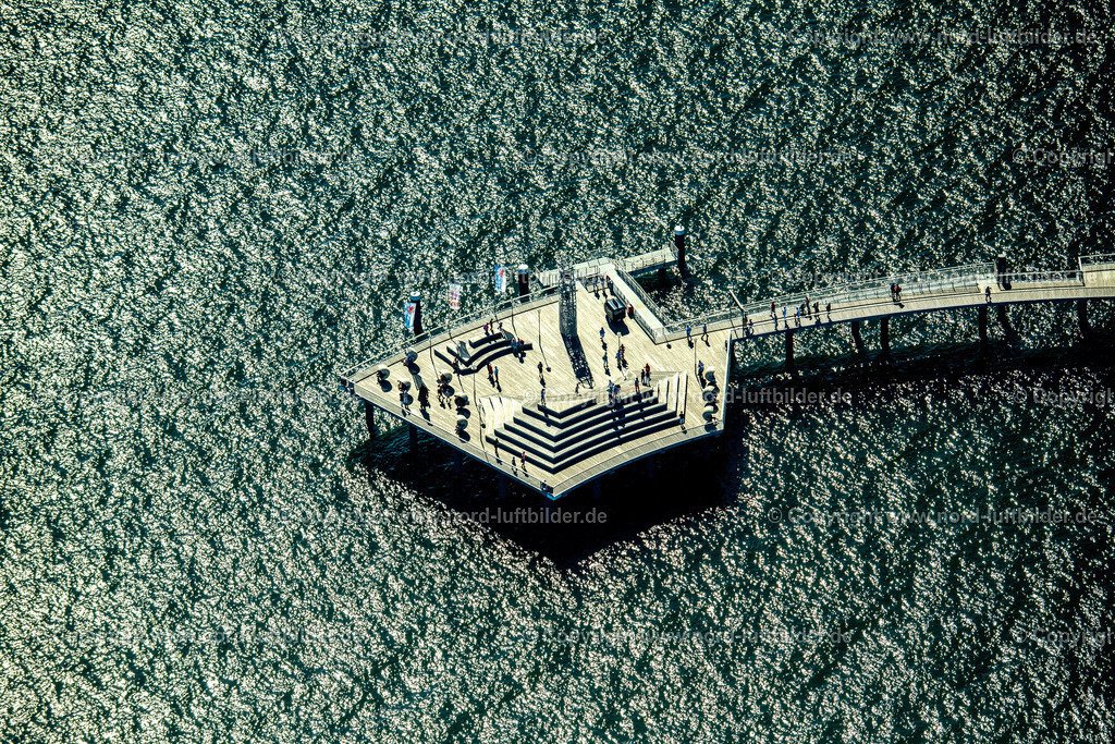 Koserow_Seebrücke_Usedom_ELS_4772100822 | KOSEROW 10.08.2022 Seebrücke an der Straße Seebrücke Koserow in Koserow auf der Insel Usedom im Bundesland Mecklenburg-Vorpommern, Deutschland. Weiterführende Informationen bei: Kurverwaltung Koserow. // Pier on the street Seebruecke Koserow in Koserow on the island of Usedom in the state Mecklenburg - Western Pomerania, Germany. Further information at: Kurverwaltung Koserow. Foto: Martin Elsen