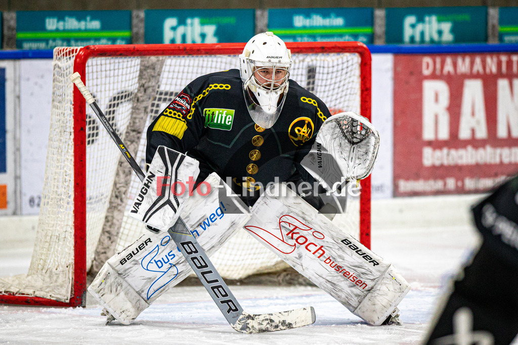 TSV Peißenberg MINERS gegen TEV Miesbach | Eishockey Bayernliga Herren Vorrunde 2024/25, TSV Peißenberg MINERS gegen TEV Miesbach, 20241201,Korbinian SERTL (MINERS Goali 31) in Aktion, Aufwärmen, Freisteller,2024-12-01 in Peißenberg (Eisstadion Peißenberg)Hannes KIEFER (MINERS Goali 32)Copyright: WolfgangxLindner