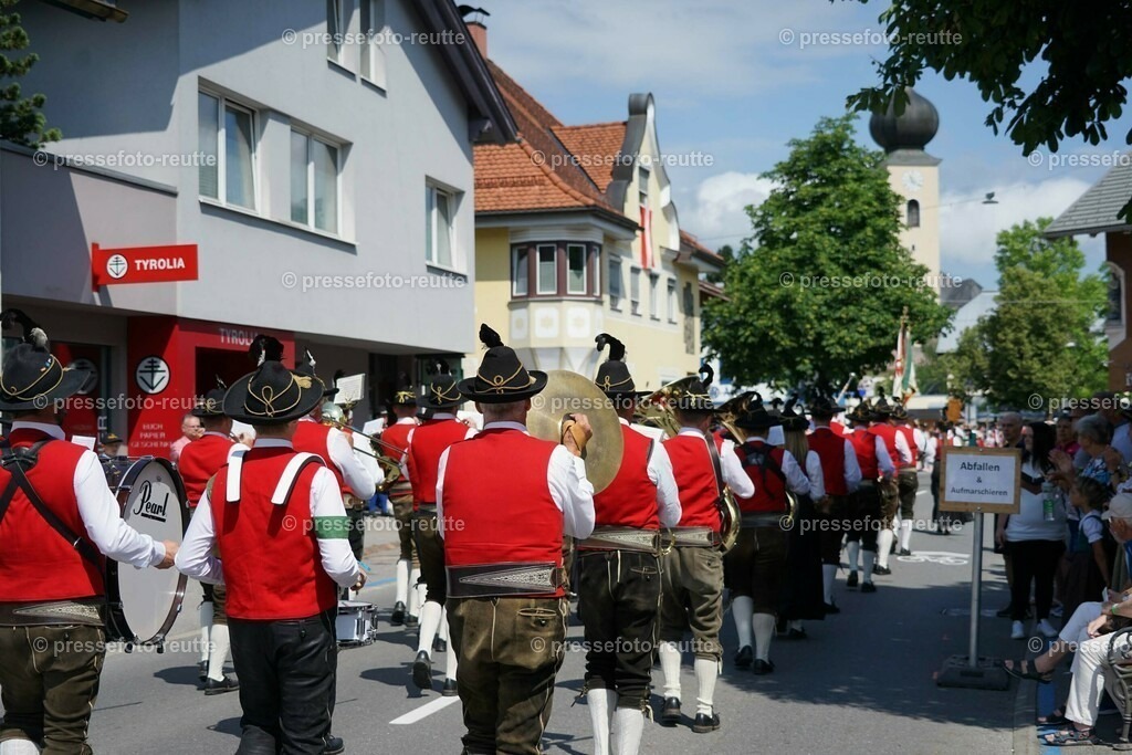 03d-REUTTE-Bundesmusikfest-2023-Juni16-Reutte-DSC06355 | Info aus dem Bezirk Reutte/Ausserfern Tirol sowie eine umfangreiche Bilddatenbank über die gesamte Region: Lechtal, Talkessel Reutte, Tannheimertal, Zwischentoren. Lech, Plansee, Zugspitze, Grenztunnel, B179, Fernpassstraße, Verkehr, Lawinen, Tradition, - Realisiert mit Pictrs.com
