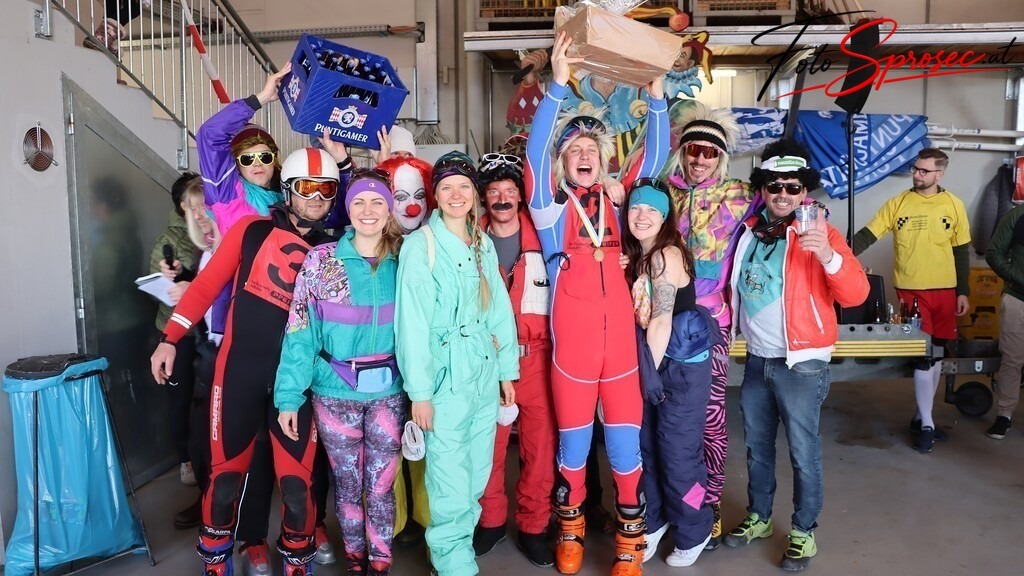 fasching-mariazell2025 (4) | Mit meiner Kamera halte ich besondere Augenblicke, faszinierende Landschaften und interessante Details fest. Dabei entstehen ganz unterschiedliche Aufnahmen – von stimmungsvollen Landschaftsfotografien und beeindruckenden Drohnenaufnahmen über Pressefotos - Realisiert mit Pictrs.com