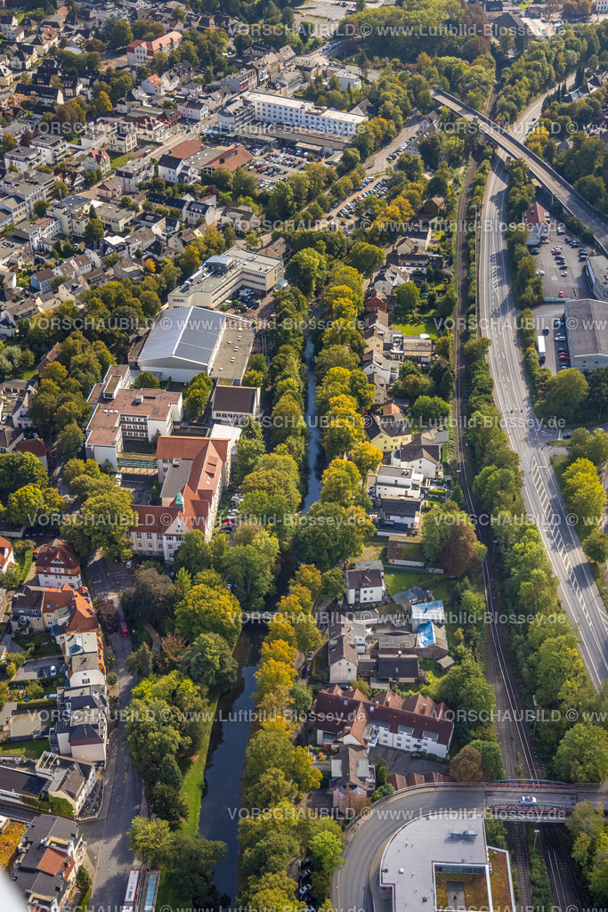 Menden220901429 | Luftbild, Städtisches Gymnasium an der Hönne, Fluss Hönne, Menden, Ruhrgebiet, Nordrhein-Westfalen, Deutschland