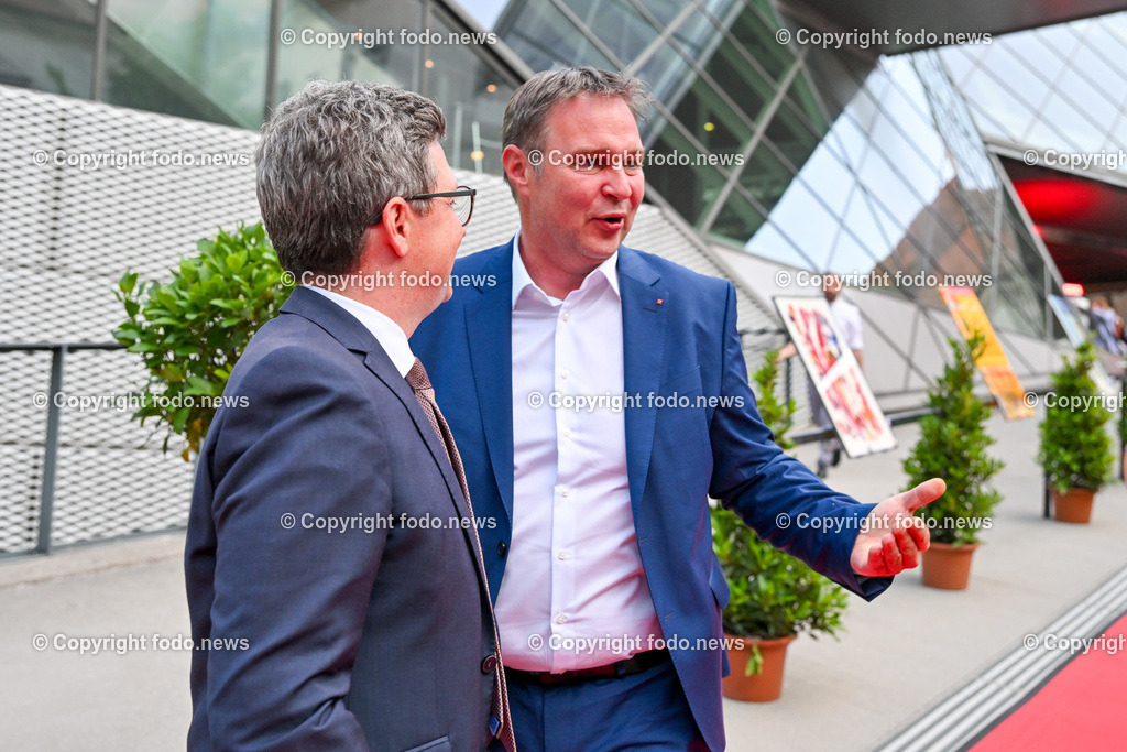 Bund Sozialdemokratischer AkademikerInnen Oberoesterreich_ rote Nacht 2023_ 06.07.2023-6 | 06.07.2023, Schloss Linz, AUT, Bund Sozialdemokratischer AkademikerInnen Oberoesterreich, rote Nacht 2023, im Bild LR Michael Lindner (SP), Andreas Babler (SP, Bundesparteivorsitzender)