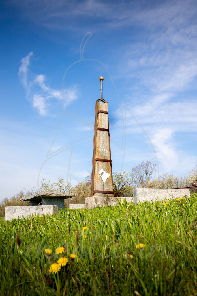 Mostviertler Sonnwendkreis am Haberg | Der Mostviertler Sonnwendkreis in Steinakirchen am Forst. Ein wundervoller Ort zum Verweilen - Realisiert mit Pictrs.com