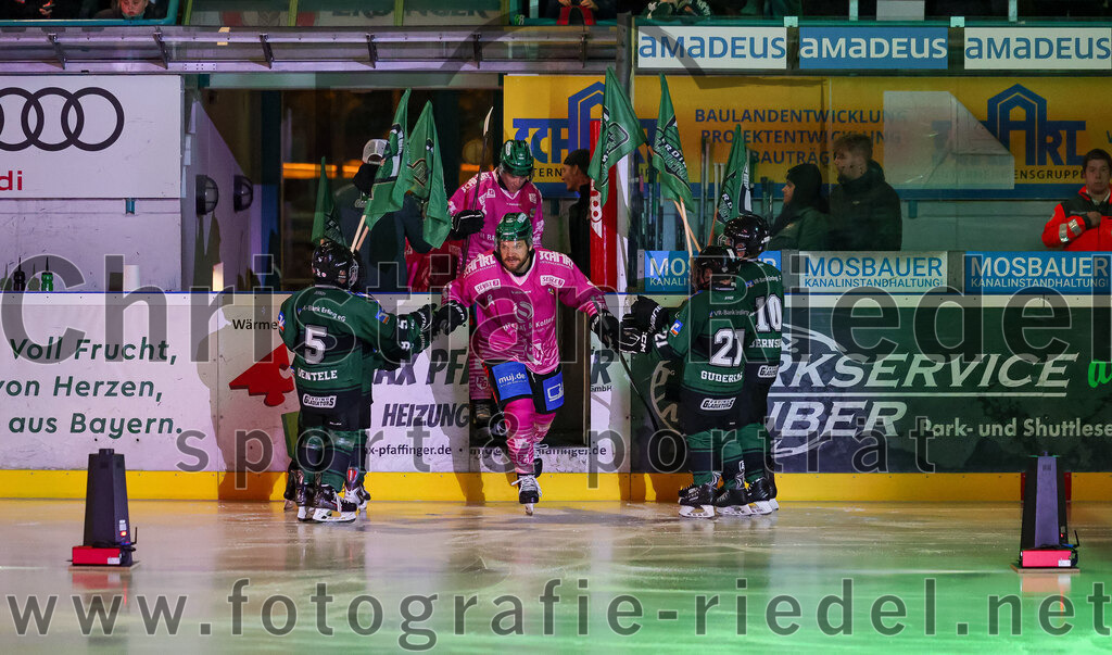 2025-10-24_012_TSV_Erding_gegen_Deggendorfer_SC | Erding, Deutschland, 24.10.2025:Eishockey, Oberliga Süd 2025 / 2026, 11. Spieltag, TSV Erding gegen Deggendorfer SC, Endergebnis: 2:4Elias Maier (Erding Gladiators, #15)Foto: Christian Riedel / fotografie-riedel.net