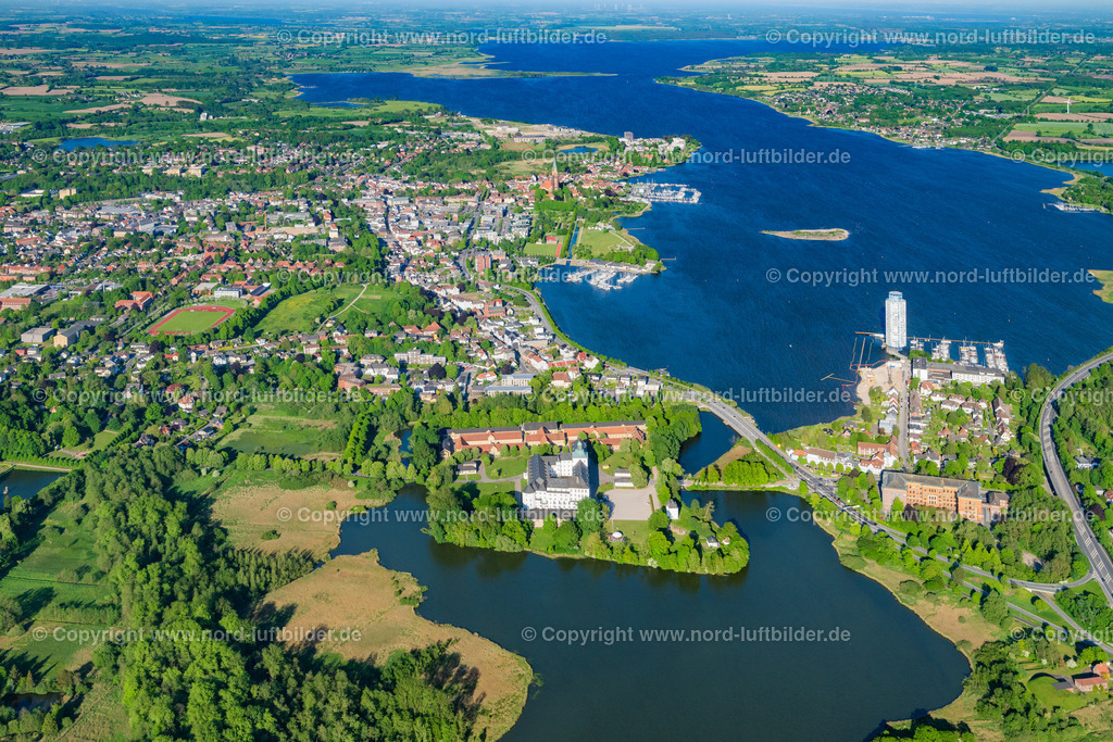 Schleswig_ELS_2694170524 | SCHLESWIG 17.05.2024 Stadtansicht vom Innenstadtbereich in Schleswig im Bundesland Schleswig-Holstein. // City view of the city area of in Schleswig in the state Schleswig-Holstein. Foto: Martin Elsen