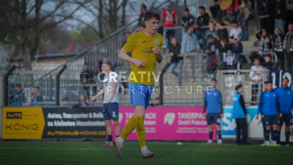 Fußball, Herren, Saison 2025/2026, Regionalliga Nordost, 30. Spieltag, FSV 63 Luckenwalde vs. SV Babelsberg 03, Freitag 17.04.2026, Karl-Liebknecht-Stadion Potsdam | Fußball, Herren, Saison 2025/2026, Regionalliga Nordost, 30. Spieltag, FSV 63 Luckenwalde vs. SV Babelsberg 03, Freitag 17.04.2026, Karl-Liebknecht-Stadion Potsdam, Im Bild: Tim Maciejewski (Luckenwalde) mit verhaltenem Jubel nach seinem Führungstreffer. - Realisiert mit Pictrs.com