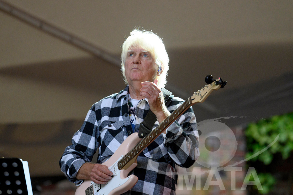 _DWA2790 | John Lees von John Lees' Barclay James Harvest live bei einem Konzert in Serenadenhof Nürnberg, 01.07.2023 - Realisiert mit Pictrs.com