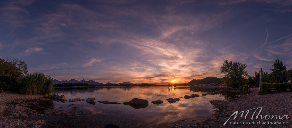 Sonnenuntergangspanorama Hopfensee | Dies ist der Online-Shop von naturfoto.michaelthoma.de. Ich bin leidenschaftlicher Naturfotograf und fotografiere von der Andromedagalaxie bis zum Zwergtaucher, von der Ameise bis zum Orionnebel alles was mit Natur zu tun hat. Hier kann eine Auswahl meine - Realisiert mit Pictrs.com