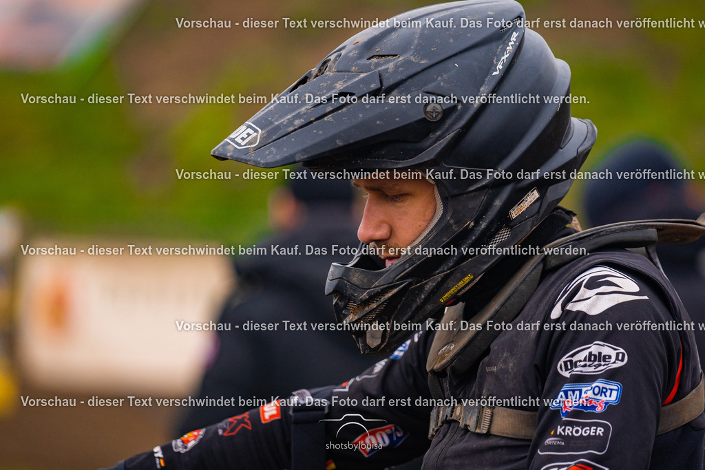 20260412_MCCBensdorf-1543 | Sportfotografin aus Berlin-Brandenburg mit Fokus auf Motocross. Ich halte deine sportliche Leistung und echte Emotionen auf und neben der Strecke professionell fest. Entdecke die Fotos von deinem Rennen und bestelle sie direkt hier im Shop.