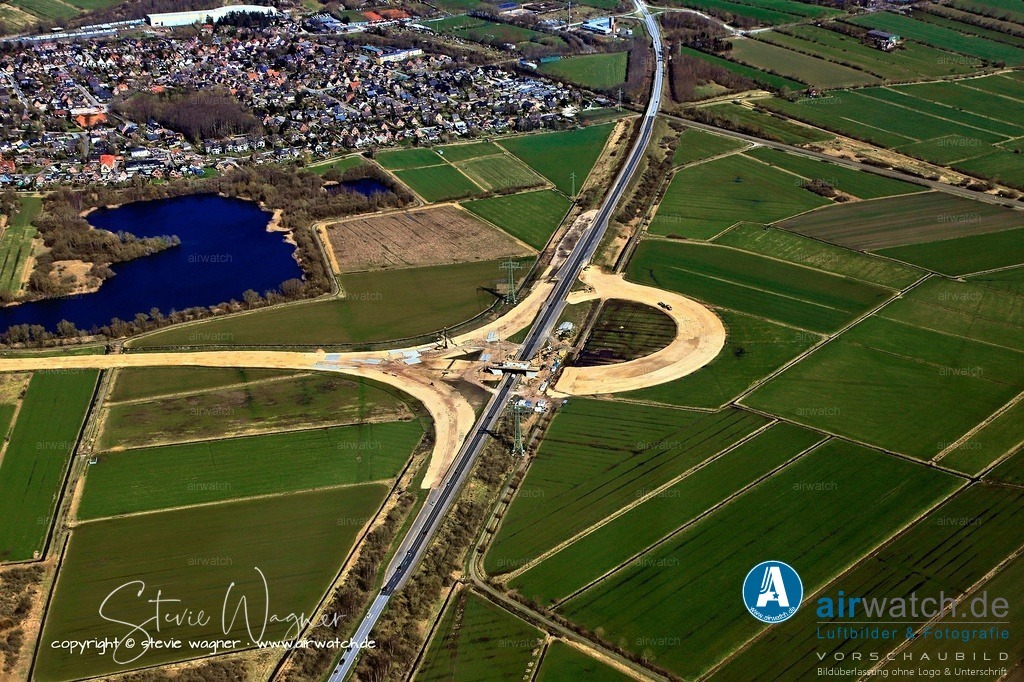 Husum - Westtangente - innerstädtische Umgehungsstraße - Luftbilder | Das Projekt galt über Jahrzehnte als das größte Infrastrukturvorhaben der Stadt, das die Innenstadt vom Durchgangsverkehr entlasten sollte.