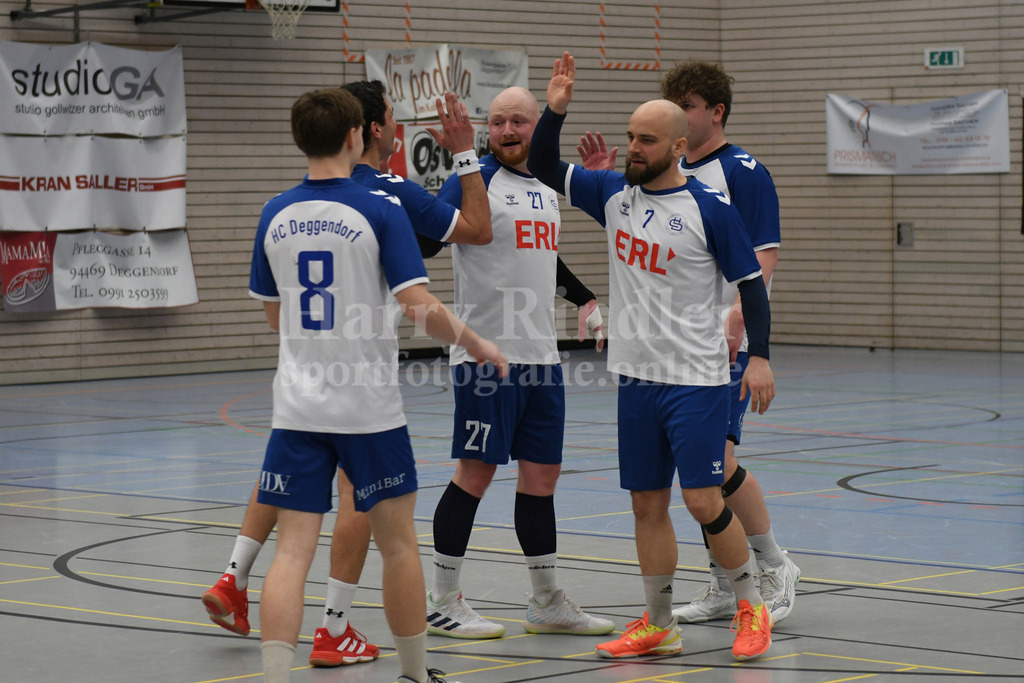 HC Deggendorf : Burghausen II | Deggendorf jubelt - Realisiert mit Pictrs.com