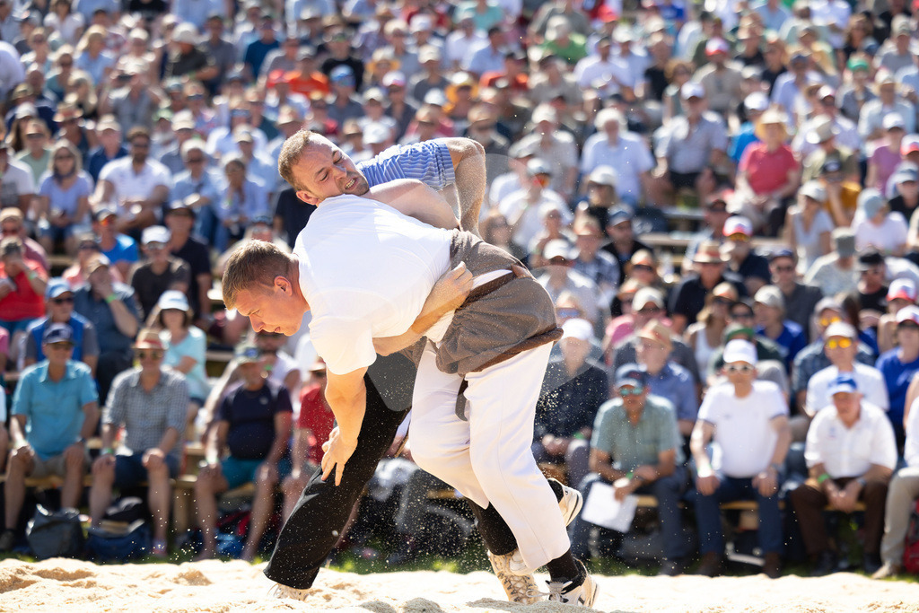 Rigi2025_2486 | Die Schwinger des Schwyzer Kantonalen Schwingerverbandes: Fotos, die Dynamik und Leidenschaft festhalten, sowie emotionale Momente aus dem traditionellen Schwingsport zeigen. - Realisiert mit Pictrs.com