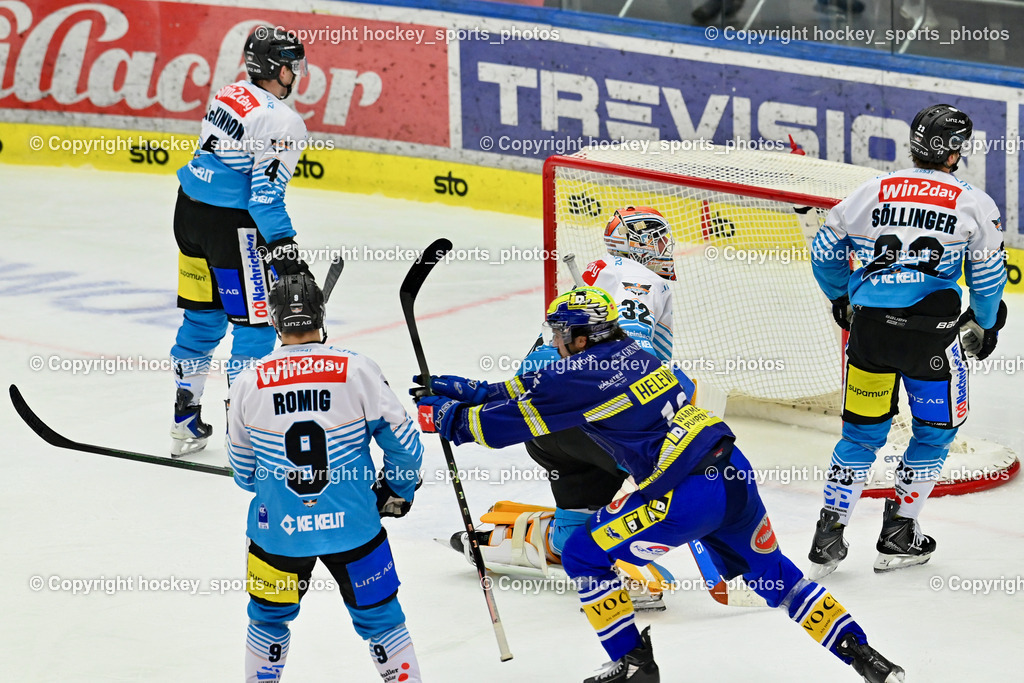 EC IDM WÄRMEPUMPEN VSV vs. Steinbach Black Wings Linz | #23 Patrick Söllinger Black Wings Linz, #32 Rasmus Tirronen Black Wings Linz, #9 Alexander Rauchenwald EC VSV, #13 Adam Helewka EC VSV, #4#EC IDM WÄRMEPUMPEN VSV vs. Steinbach Black Wings Linz, EC IDM WÄRMEPUMPEN VSV vs. Steinbach Black Wings Linz am 28.11.2025 in Villach (Stadthalle Villach), Austria, (Photo by Bernd Stefan)